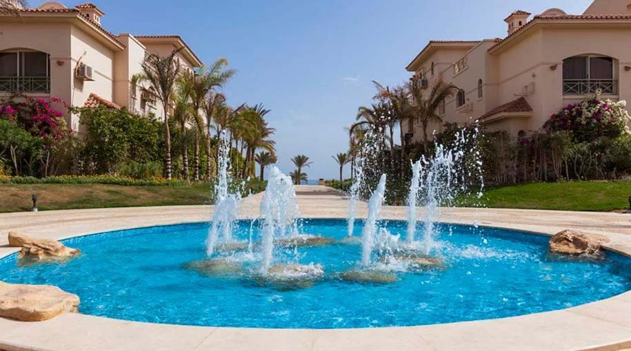Villa Cozy chalet in a luxurious compound à Ain Sukhna Extérieur photo